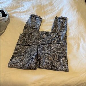 Lululemon paisley Wunder Under leggings